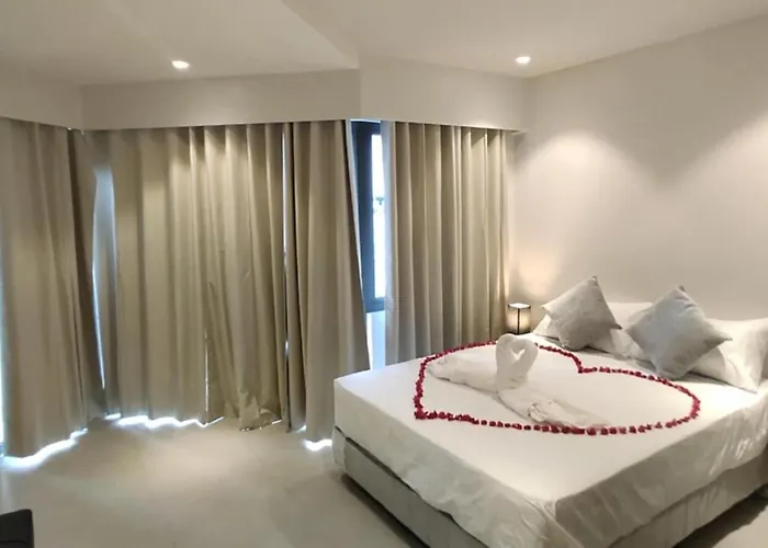 Apartment Deluxe Ocean View In Tambuli Seaside & Only 1 Residential Pool Is Free To Use Lapu-Lapu City